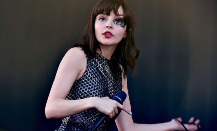 Lauren Mayberry de Chvrches se sube a cantar con Paramore