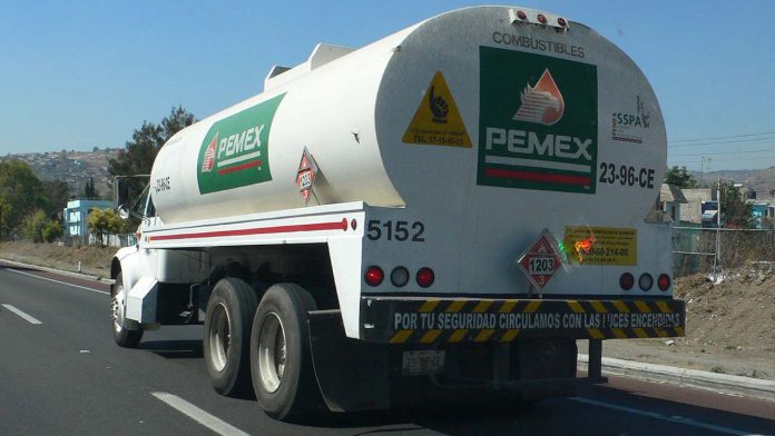 En Guanajuato, roban pipa con 25 mil litros de gasolina Magna