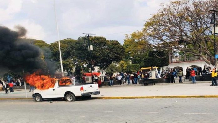 Pasa en México: Pobladores se levantan contra alcalde