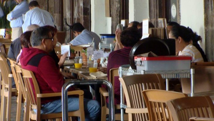 Restaurantes cancelan servicio de buffet por Covid-19