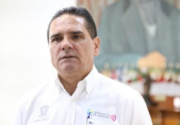 Silvano podría enfrentar problemas legales ante agresión a manifestante en Aguililla