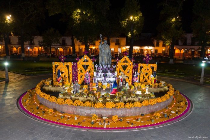 Pátzcuaro y la zona del lago preservan la tradición de la Noche de Ánimas: Víctor Báez