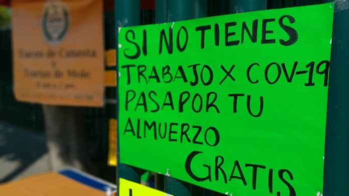 Sandra Nava regala taquitos de canasta a quienes no tienen empleo por la pandemia