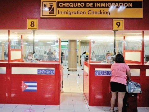 Cuba cierra el paso a viajeros mexicanos