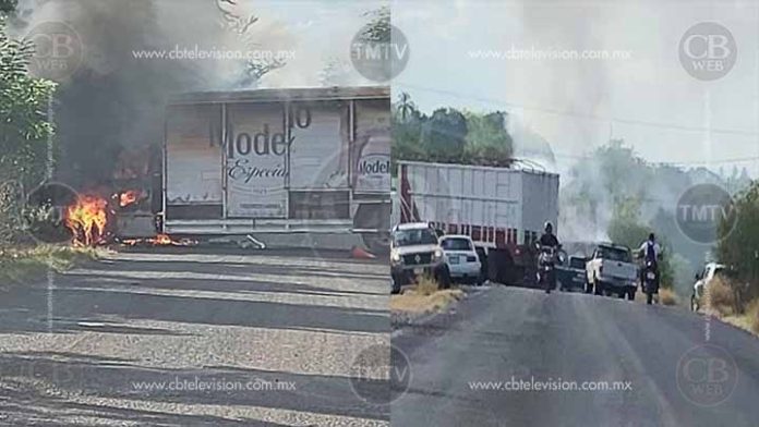 Otras vez quema de autos y bloqueos carreteros en Aguililla