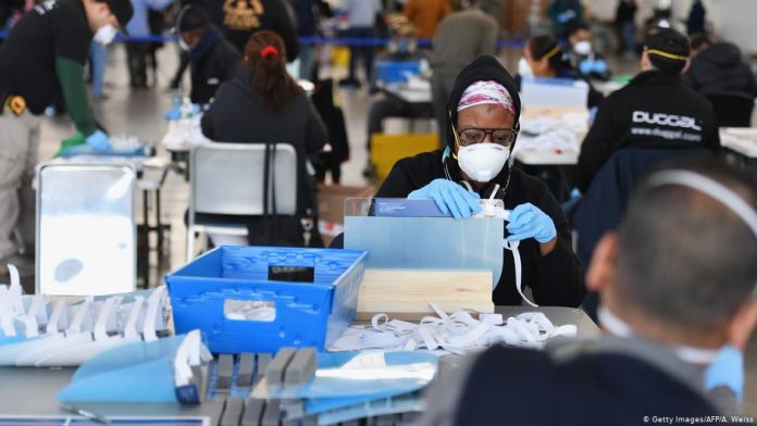 Empleado en hospital de EU daña de manera intencional 500 vacunas COVID