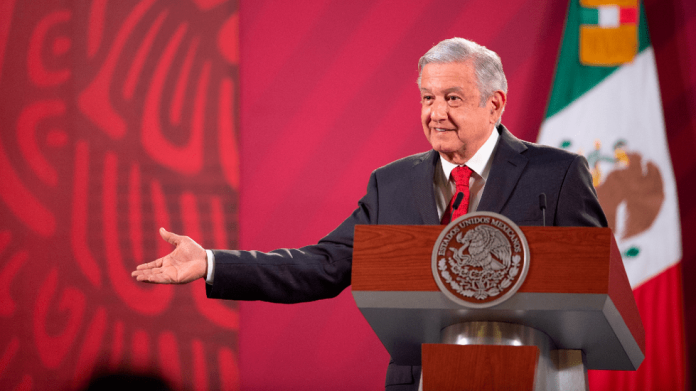 AMLO enumera los tres principales problemas de México: la pandemia, crisis económica y la violencia