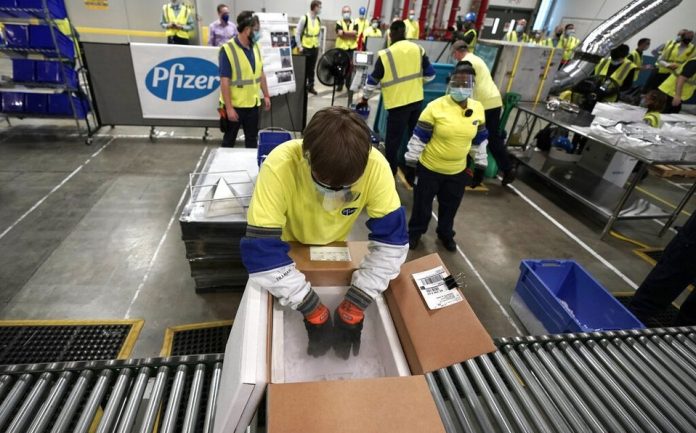 Primeras dosis de vacuna para covid-19 de Pfizer y BioNTech llegan a Canadá