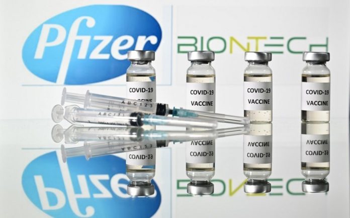Doctora en terapia intensiva tras recibir vacuna anticovid de Pfizer