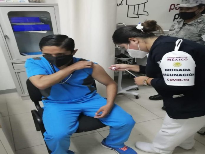 ¡Misión cumplida! Concluye primera fase de vacunación contra Covid-19 a trabajadores de salud pública