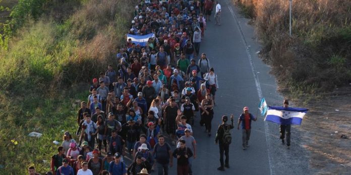 Deportan caravana migrante a Honduras, ya van 3 mil 500 de regreso
