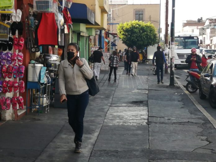 ¡Ojo! Las personas de entre 20 a 49 años son quienes más contraen Covid en Michoacán