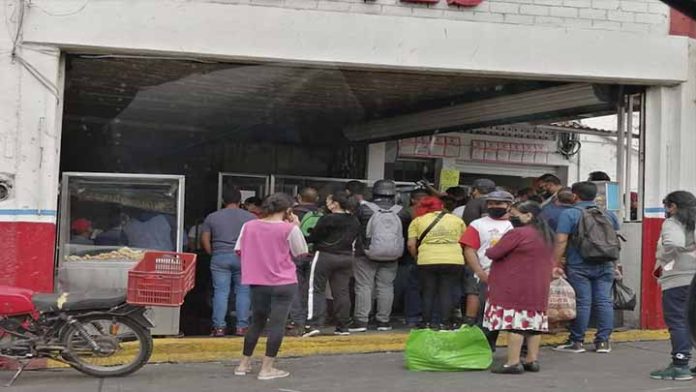 ¡Y la sana distancia! Negocios en la central de abastos sin medidas sanitarias ¡Y la sana distancia! Negocios en la central de abastos sin medidas sanitarias