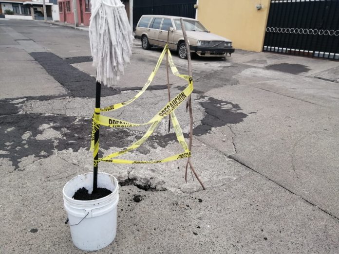 "La calle lleva 3 días con esa abertura, nos preocupa que pueda hacerse más grande", vecinos denuncian