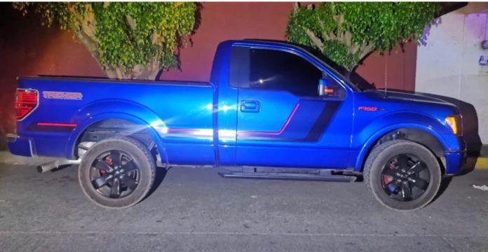 Se paseaba en su camioneta y un arma de fuego en Uruapan
