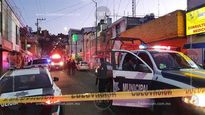 Un muerto y un herido en un taxi sobre la calle Vicente Santa María