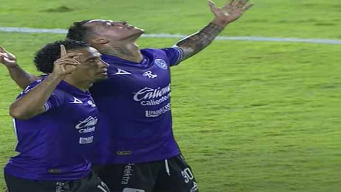Mazatlán golea a Querétaro y se mete a zona de repechaje