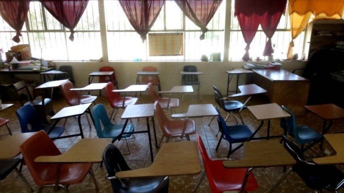 A 50 días de haber iniciado el ciclo escolar, maestros también se niegan a regresar A 50 días de haber iniciado el ciclo escolar, maestros también se niegan a regresar