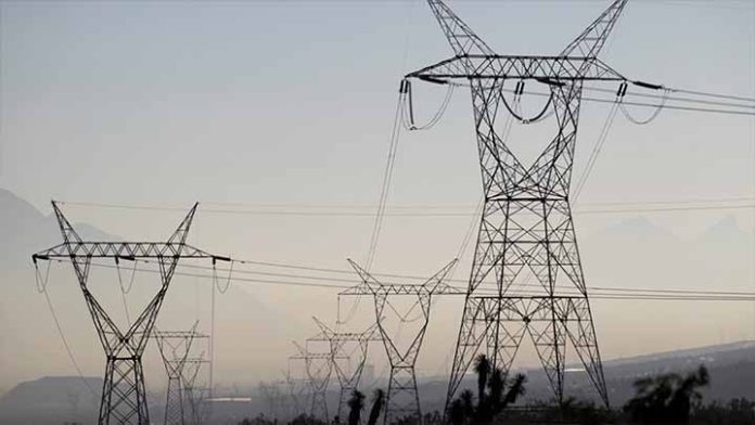 López Obrador insiste en Reforma Eléctrica, ataca al sector privado