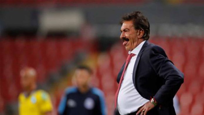 Analizan el caso Ricardo La Volpe.