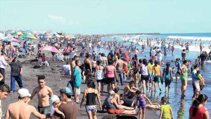 Pese a riesgo de una tercera oleada, balnearios y playas estarán abiertas en Michoacán durante semana santa