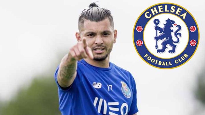 El “Tecatito” Corona estaría cerca de fichar con el Chelsea
