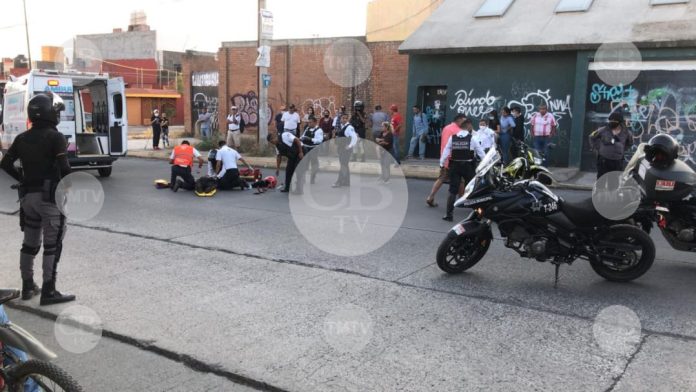 Derrapa motociclista en la avenida San Juanito Itzícuaro