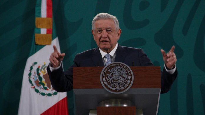 Forbes asegura que López Obrador tiene una visión “preocupantemente antidemocrática y autoritaria”
