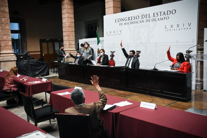 De los 4 diputados suplentes, 2 piden licencia y 2 se reincorporan a sus funciones