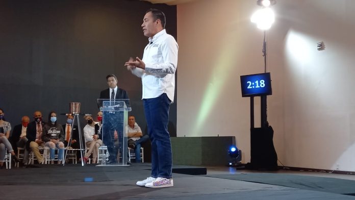 Ofrece Carlos Herrera Tello espectaculares a Cristóbal Arias