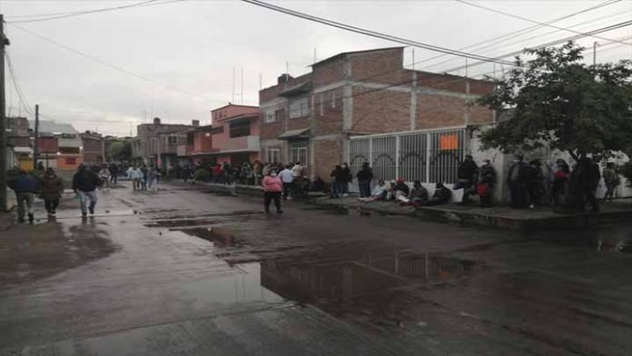 Morelianos continuan en su proceso de vacunación