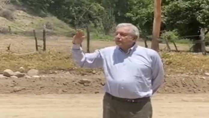 “La democracia no puede fracasar”, responde AMLO a sus detractores