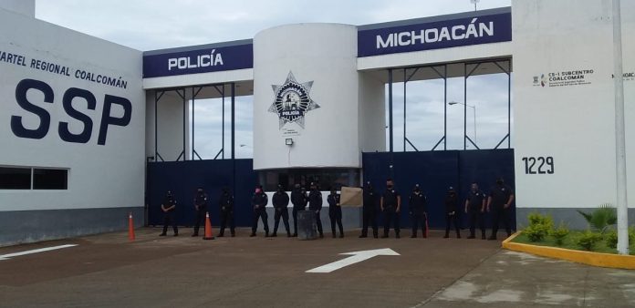 Policías estatales exigen pago de adeudos en varios cuarteles de la SSP