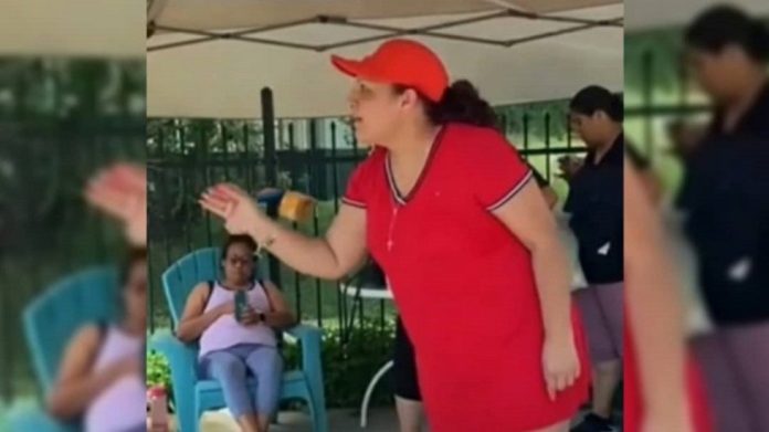 familias-lainas-expulsion-piscina-eeuu-musica