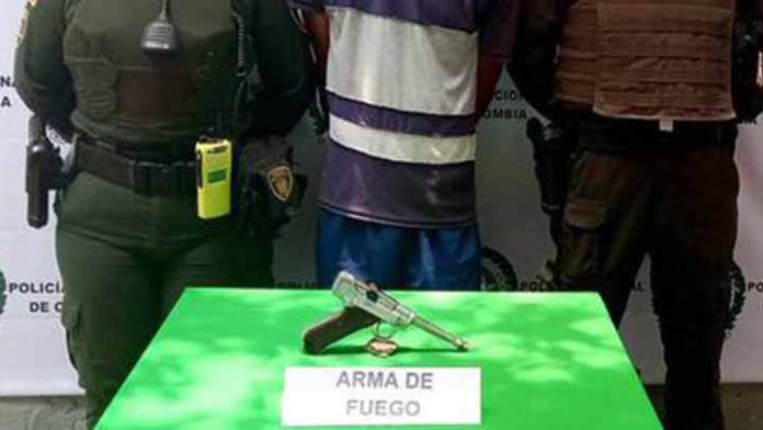Hombre asaltaba con arma que vale más de medio millón de pesos