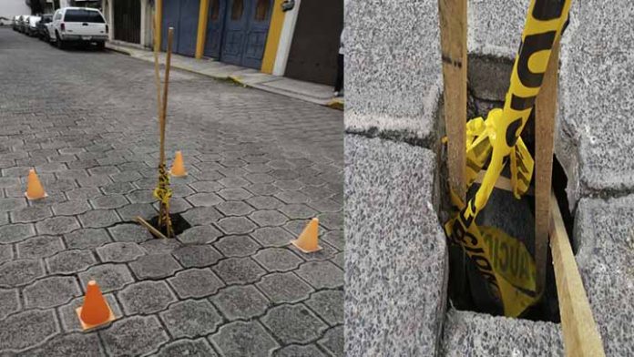 Grandes daños a los vehículos, genera un hoyo en el piso en la Francisco J. Mujica