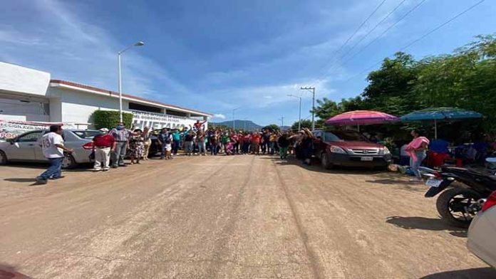 14 Días de toma indefinida del Centro Integral de Servicios del Gobierno del Estado
