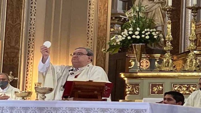 Arzobispo de Morelia presenta mejorías después del Covid-19; sigue hospitalizado