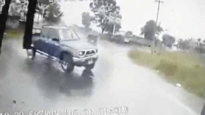 Difunden video del choque de autobús y camioneta en Los Reyes