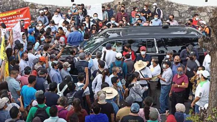 CNTE le vuelve a arruinar sus planes a AMLO, se presentan en evento en Chiapas