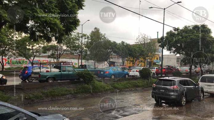 Se registra fuerte lluvia en Morelia