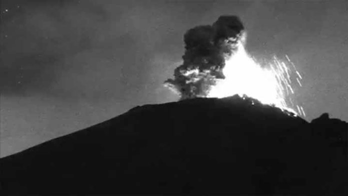 Popocatépetl se mantiene con actividad, registra 3 explosiones