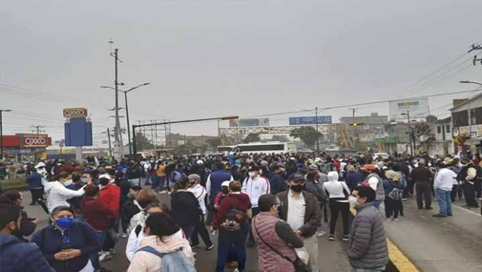 Más de 3 mil trabajadores del FESEMSS bloquearon accesos a Morelia; se prevé plantón el próximo jueves