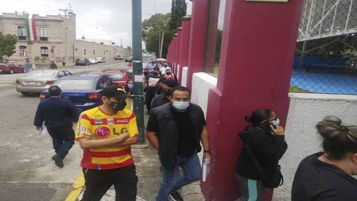 En momentos abarrotado y en momentos vacío lució el módulo del Venustiano