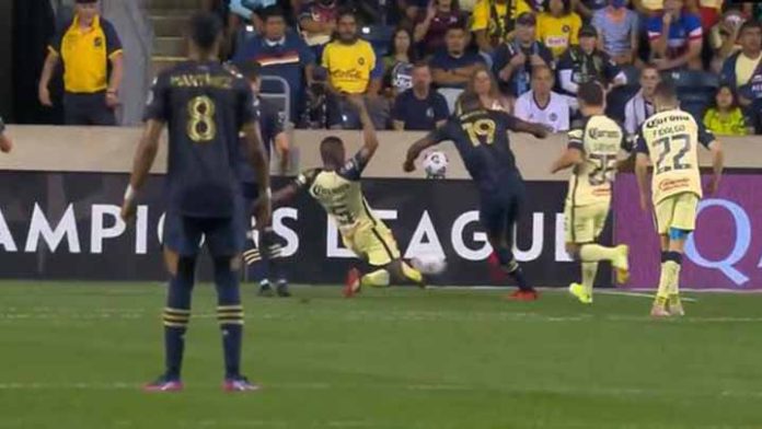 Jugando mal y con Memo Ochoa como héroe América pasa a la final de la Concachampions