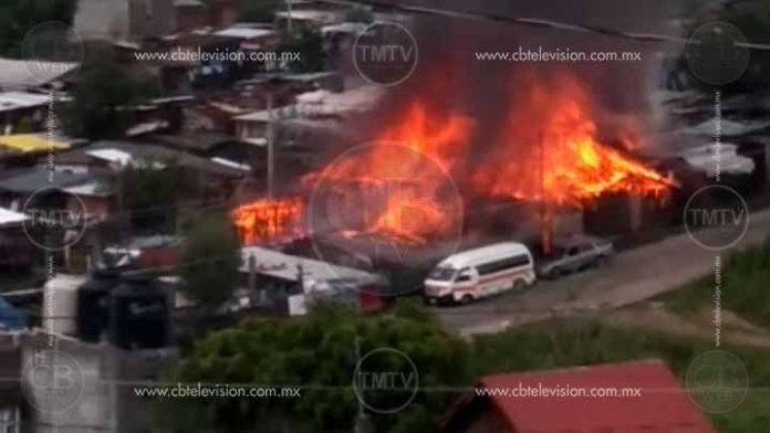 Se queman casas de cartón al sur de Morelia