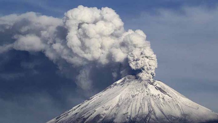 No para septiembre, el Popocatépetl exhala columna de vapor y ceniza