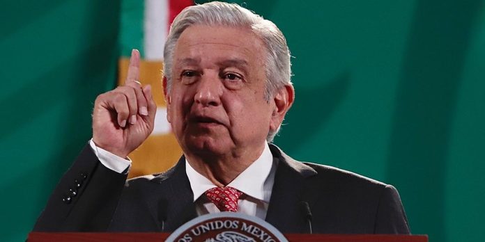 AMLO propone ante la ONU quitarle dinero a los ricos para dárselo a los pobres AMLO propone ante la ONU quitarle dinero a los ricos para dárselo a los pobres
