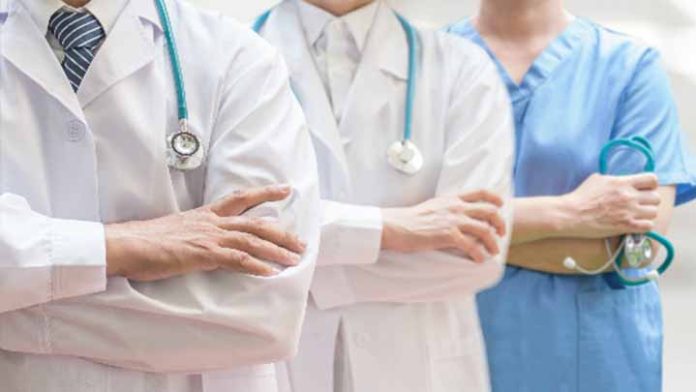 Asegura Secretario de Salud que en México existe un déficit de más de 100 mil médicos generales