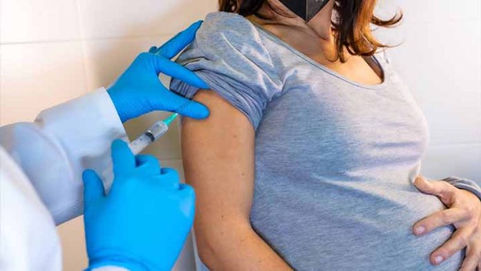 Adolescentes embarazada ya podrán vacunarse contra Covid-19 en Morelia